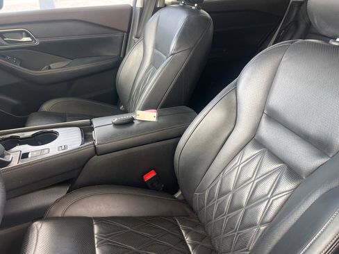 Used 2021 Nissan Rogue Platinum image 8