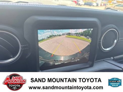 Used 2018 Jeep Wrangler Unlimited Sahara AWD/4WD image 23