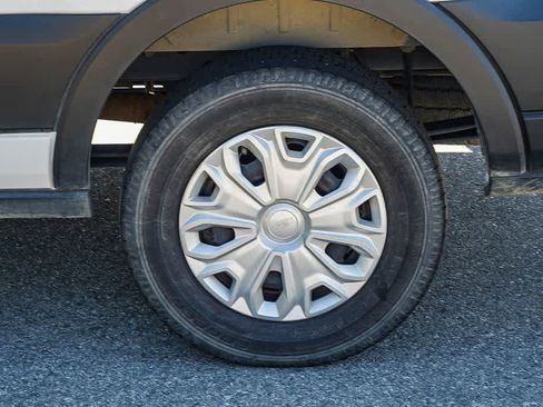 Used 2022 Ford Transit 350 XLT image 11