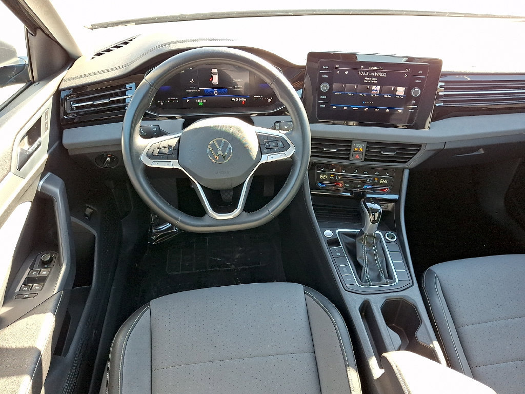 Used 2025 Volkswagen Jetta SE FWD image 10