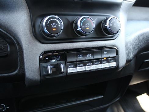 Used 2024 RAM 2500 Tradesman w/ Chrome Appearance Group image 31