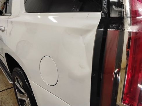 Used 2017 Cadillac Escalade Luxury AWD/4WD image 24