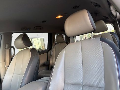 Used 2017 Kia Sedona LX w/ LX Essentials Premium Package FWD image 4