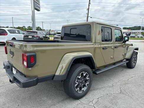 Certified 2025 Jeep Gladiator Sport w/ Premium Package AWD/4WD image 4
