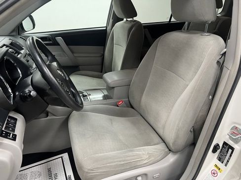 Used 2013 Toyota Highlander Plus image 24