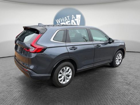 Used 2023 Honda CR-V LX image 3