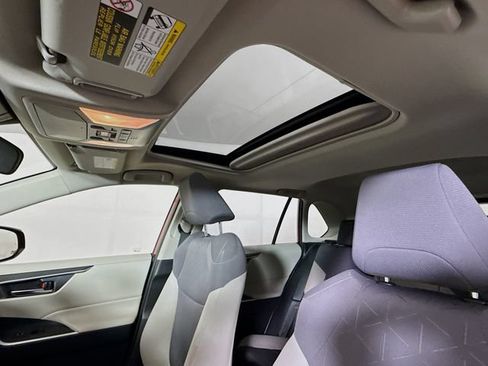 Used 2019 Toyota RAV4 XLE AWD/4WD image 21