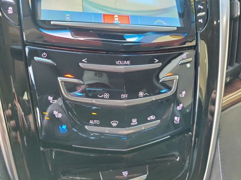 Used 2019 Cadillac Escalade ESV Luxury RWD image 17
