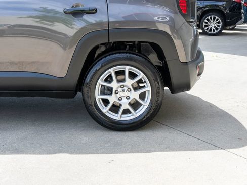 Used 2021 Jeep Renegade Latitude w/ Convenience Group AWD/4WD image 30