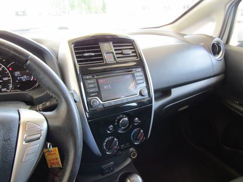 Used 2017 Nissan Versa Note SV FWD image 18