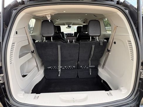 Used 2024 Chrysler Pacifica Touring-L FWD image 25