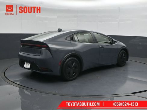 Used 2025 Toyota Prius LE FWD image 2