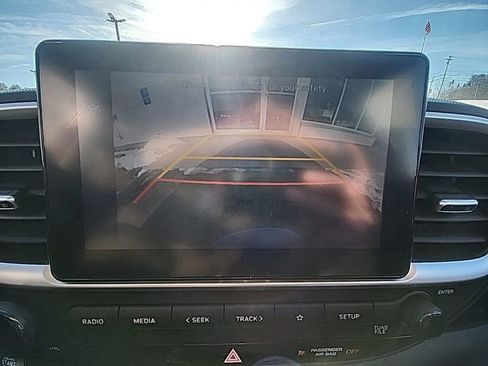 Certified 2025 Hyundai Venue SEL FWD image 19
