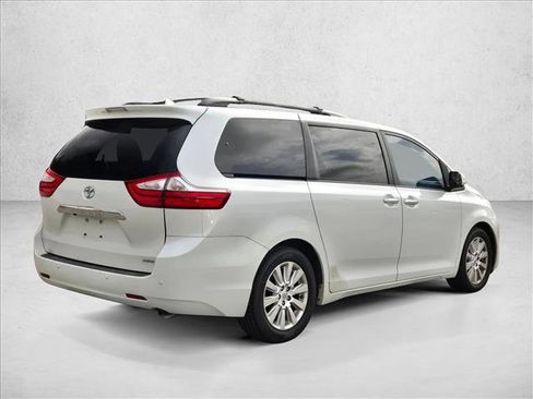 Used 2015 Toyota Sienna Limited image 3