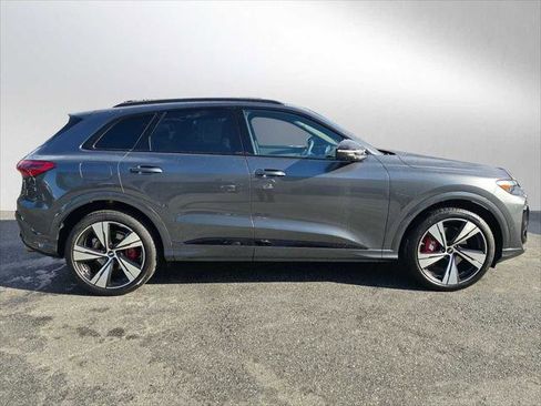 New 2025 Audi SQ5 Premium Plus image 2