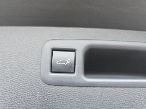 Certified 2025 Toyota Highlander Limited AWD/4WD image 17
