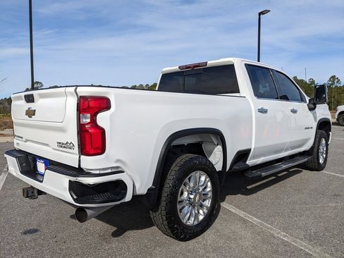 Used 2022 Chevrolet Silverado 2500 High Country w/ Safety Package II image 24