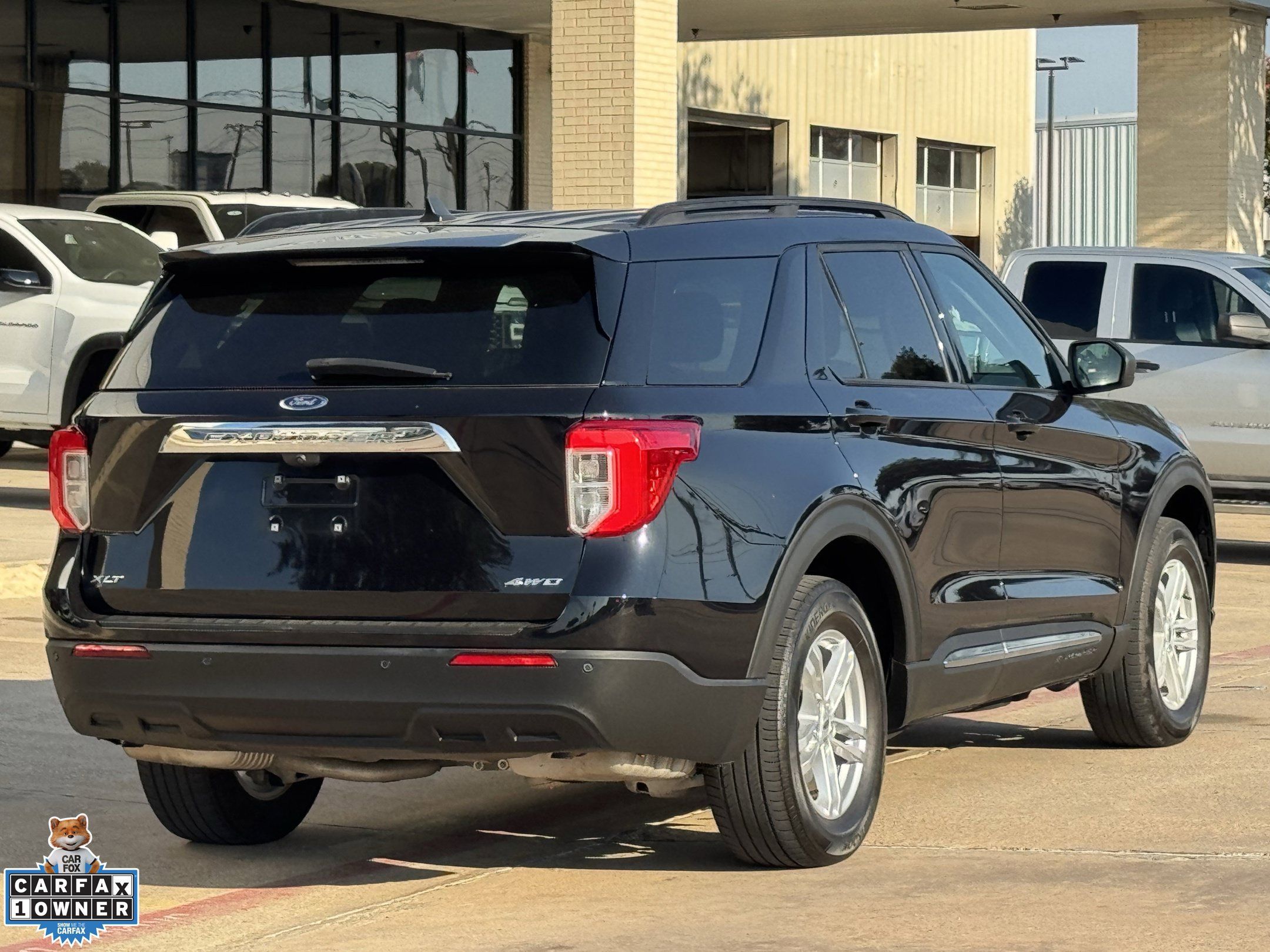 Used 2023 Ford Explorer XLT AWD/4WD image 4
