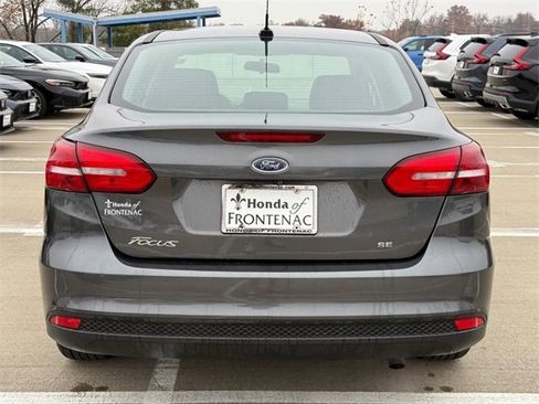 Used 2018 Ford Focus SE w/ SE Appearance Package image 5