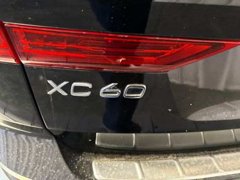 Used 2018 Volvo XC60 T5 R-Design w/ Convenience Package AWD/4WD image 10