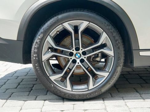 Used 2023 BMW X5 xDrive40i w/ Parking Assistance Package AWD/4WD image 33
