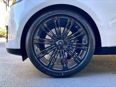 New 2026 Land Rover Range Rover SE image 12