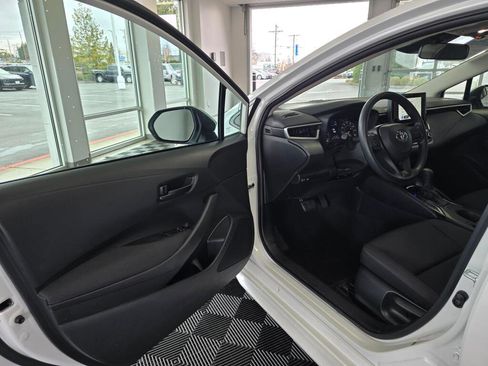 Used 2024 Toyota Corolla LE image 18