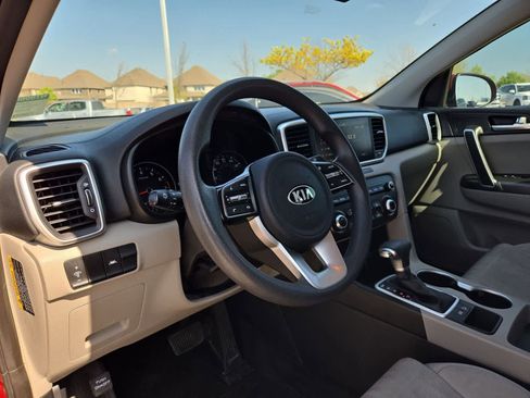 Certified 2022 Kia Sportage LX image 2
