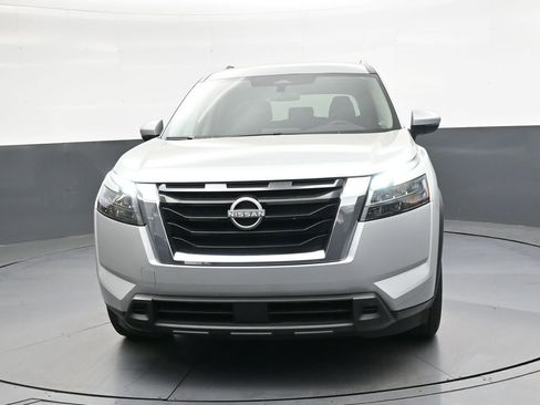 Used 2025 Nissan Pathfinder SV AWD/4WD image 9
