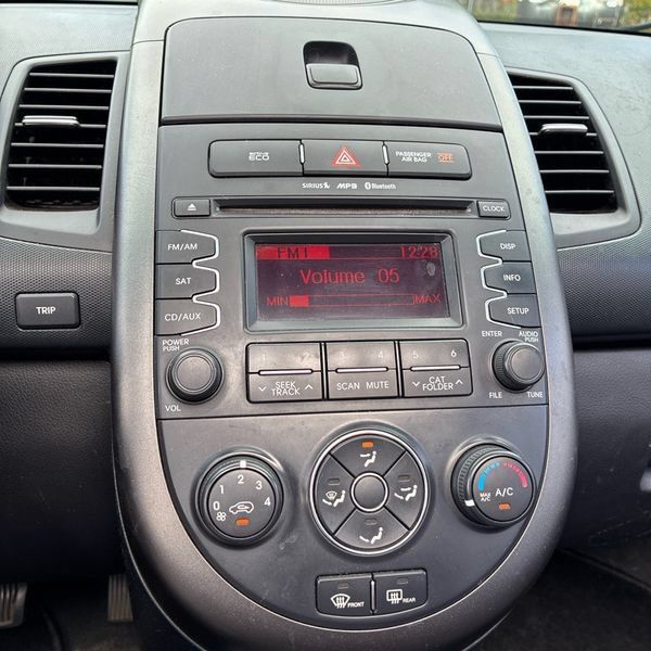 Used 2012 Kia Soul + FWD image 29