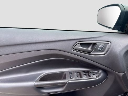 Used 2019 Ford Escape S image 9