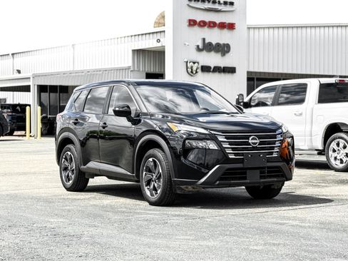 Used 2025 Nissan Rogue SV FWD image 3