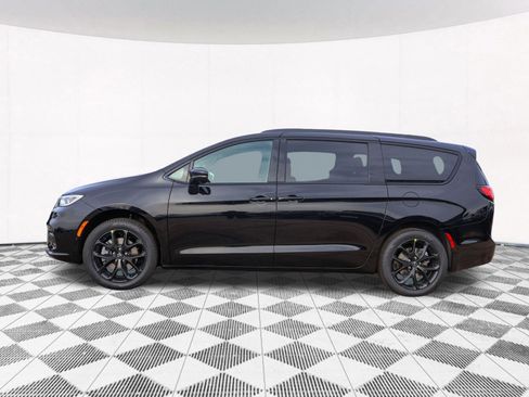 New 2026 Chrysler Pacifica Limited w/ S Appearance Package AWD/4WD image 8