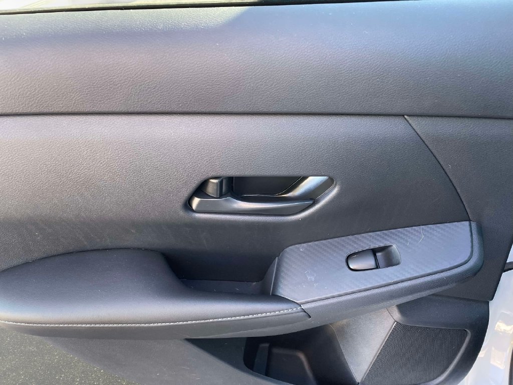 Used 2025 Nissan Sentra SV FWD image 14