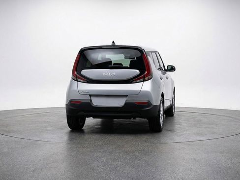 Used 2025 Kia Soul LX w/ LX Technology Package FWD image 6
