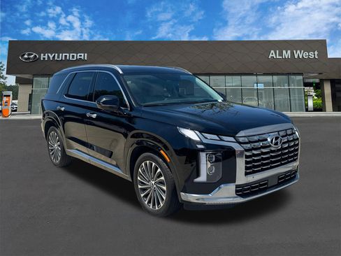 Used 2025 Hyundai Palisade Calligraphy FWD image 3