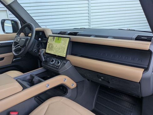 New 2026 Land Rover Defender 110 X-Dynamic SE AWD/4WD image 32