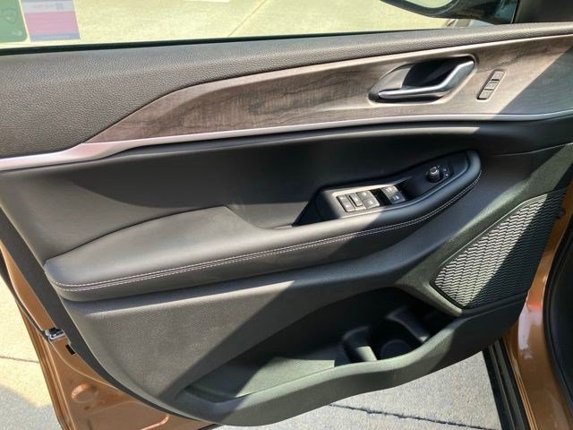 New 2026 Jeep Grand Cherokee Limited w/ Luxury Tech Group II AWD/4WD image 9