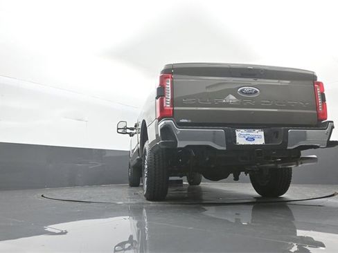 New 2026 Ford F250 Lariat w/ FX4 Off-Road Package image 31