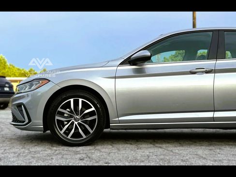 Used 2025 Volkswagen Jetta SE image 17