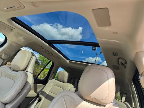 Used 2022 Lincoln Aviator Reserve w/ Equipment Group 201A AWD/4WD image 6