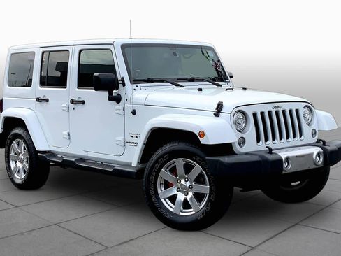 Used 2017 Jeep Wrangler Unlimited Sahara w/ Dual Top Group AWD/4WD image 3