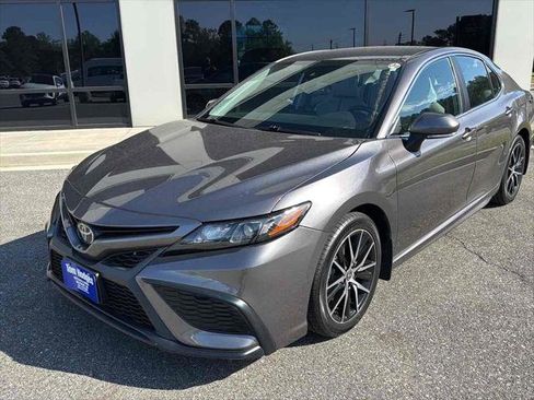 Used 2024 Toyota Camry SE FWD image 1