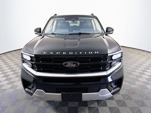 Used 2025 Ford Expedition Max Platinum AWD/4WD image 2