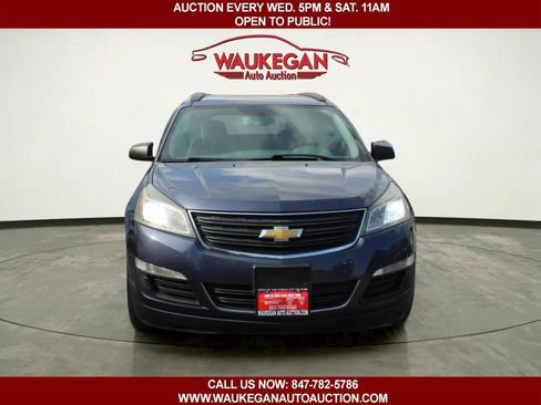 Used 2014 Chevrolet Traverse LS FWD image 2