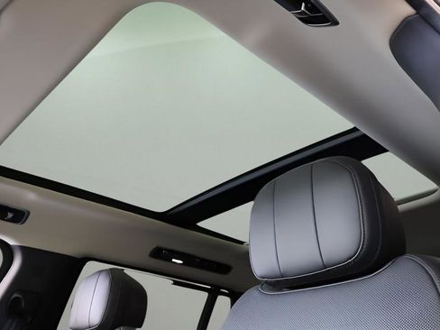 Used 2025 Land Rover Range Rover Long Wheelbase SE image 30