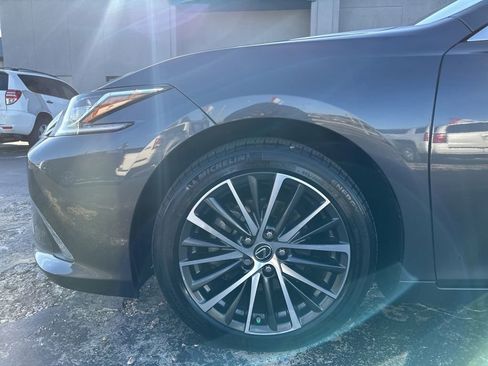 Used 2023 Lexus ES 350 w/ Premium Package image 28
