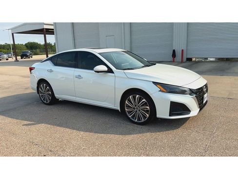 Used 2023 Nissan Altima 2.5 SL image 2