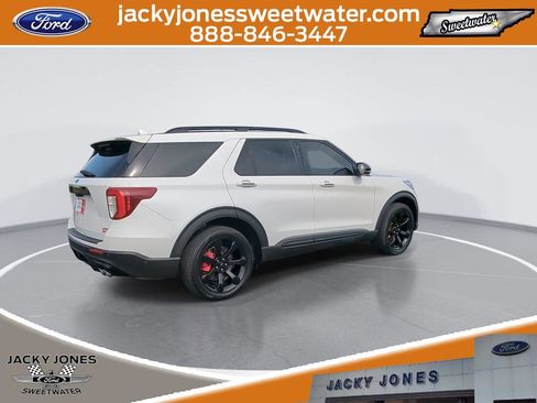 Certified 2020 Ford Explorer ST w/ ST Street Pack image 8