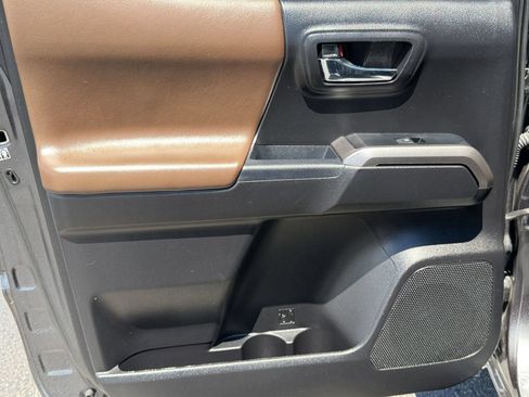 Used 2019 Toyota Tacoma Limited RWD image 32